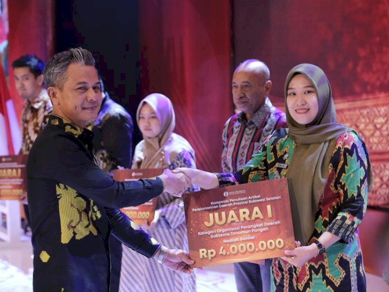 Camat Mappedeceng ini menjadi pemenang pada ajang Kompetisi Penulisan Artikel Perekonomian Daerah.