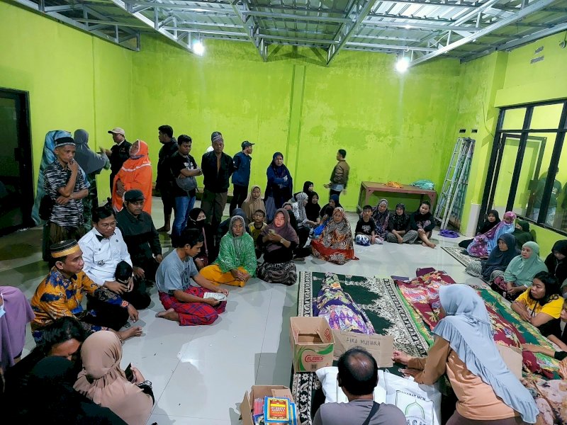 Ketua DPRD Makassar Rudianto Lallo melayat ke rumah duka korban tertimpa pohon tumbang.