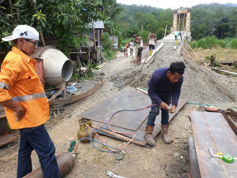 Jembatan penghubung Desa Belawae Timur-Desa Belawae Barat, Kecamatan Pitu Riase, Kabupaten Sidrap.
