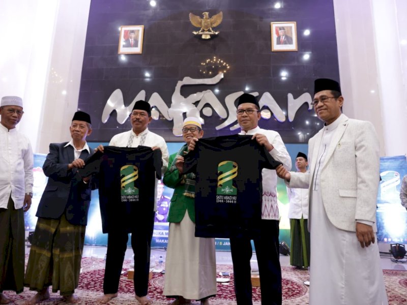 Wali Kota Makassar Moh Ramdhan Pomanto bersama Kapolda Sulsel Irjen (Pol) Nana Sudjana melepas 99 kontingen Porseni Nahdlatul Ulama (NU) tingkat nasional.
