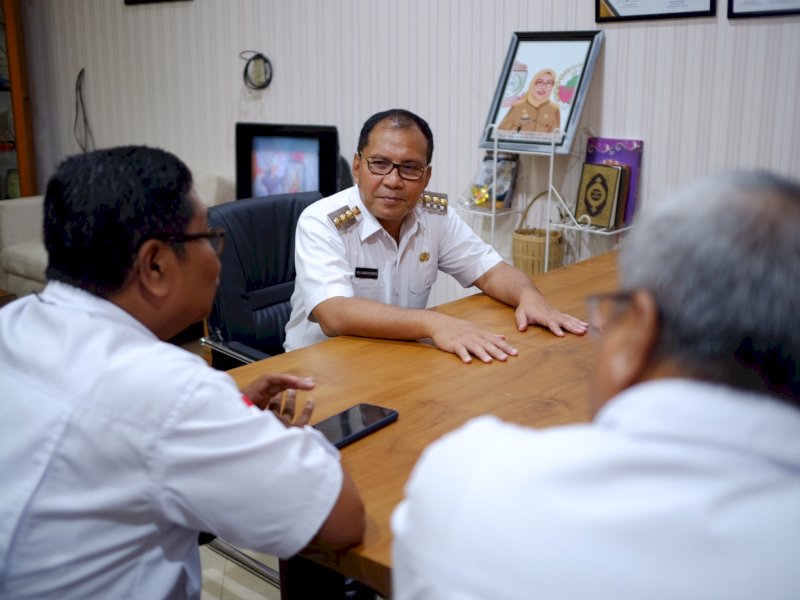 Wali Kota Makassar, Moh. Ramdhan Pomanto menerima Kerukunan Keluarga Besar Taman Makassar Indah (KKB TMI) Kelurahan Bangkala, Manggala.