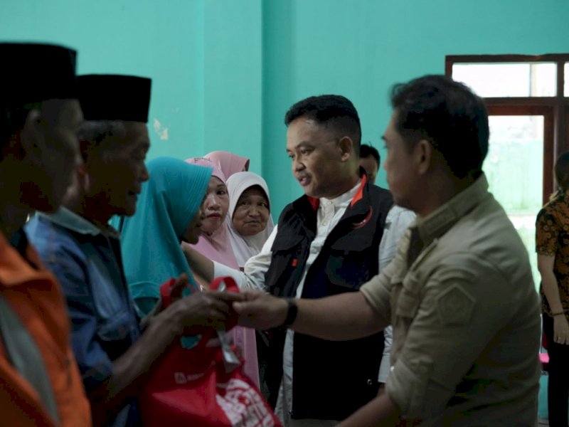 Bupati Bantaeng Ilham Azikin mendatangi sejumlah wilayah yang mengalami bencana angin kencang.