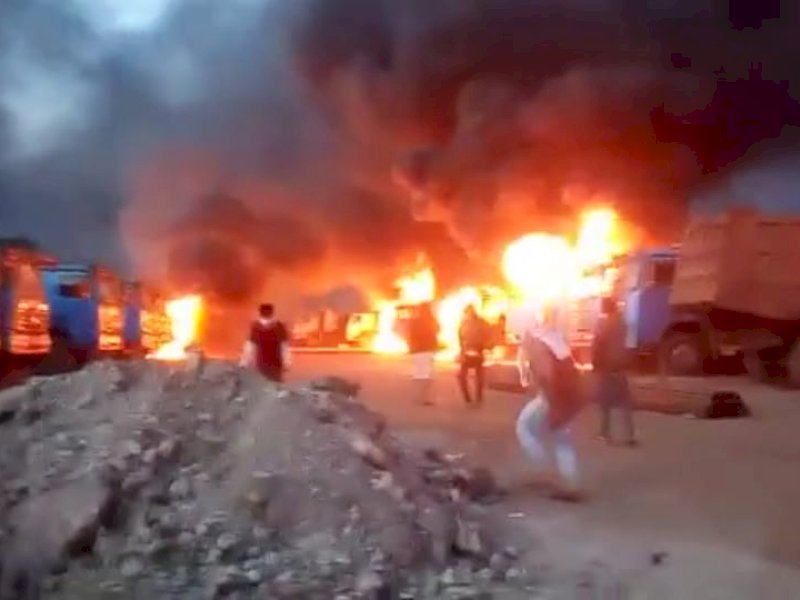 Aksi mogok pekerja di PT GNI Morowali Utara.