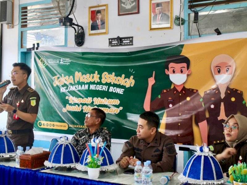 Seksi Intelijen Kejaksaan Negeri (Kejari) Bone melakukan penyuluhan hukum di SMA Negeri 2 Bone, Kamis (19/1/2023).