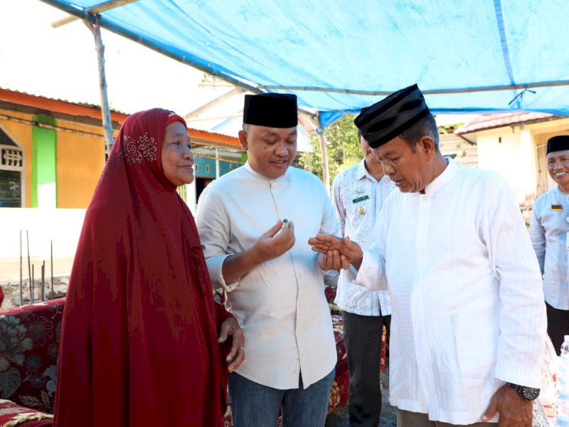 Ketua adat Gantarangkeke, Syamsul Daeng Rewa saat bertemu Bupati Bantaeng Ilham Azikin.