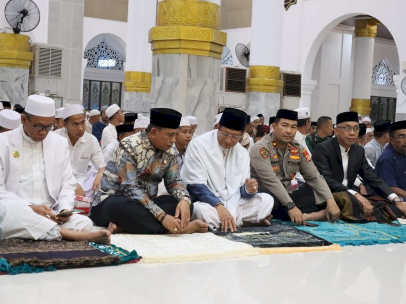 Prof Nasaruddin Umar bersama Bupati Wajo Amran Mahmud menghadiri Isra Miraj di Wajo.