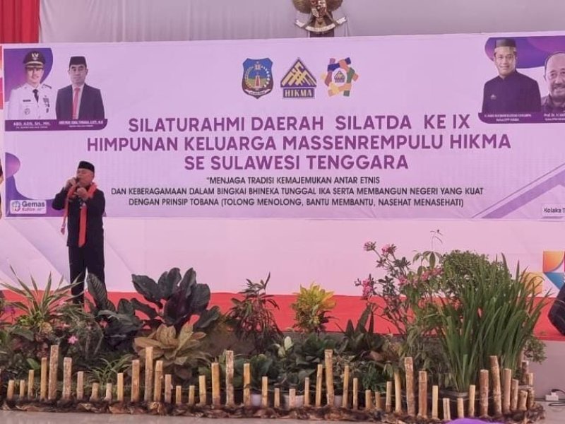 Bupati Enrekang Muslimin Bando menghadiri puncak acara Silaturahmi Daerah (Silatda) Himpunan Keluarga Massenrempulu (HIKMA) se-Sulawesi Tenggara.