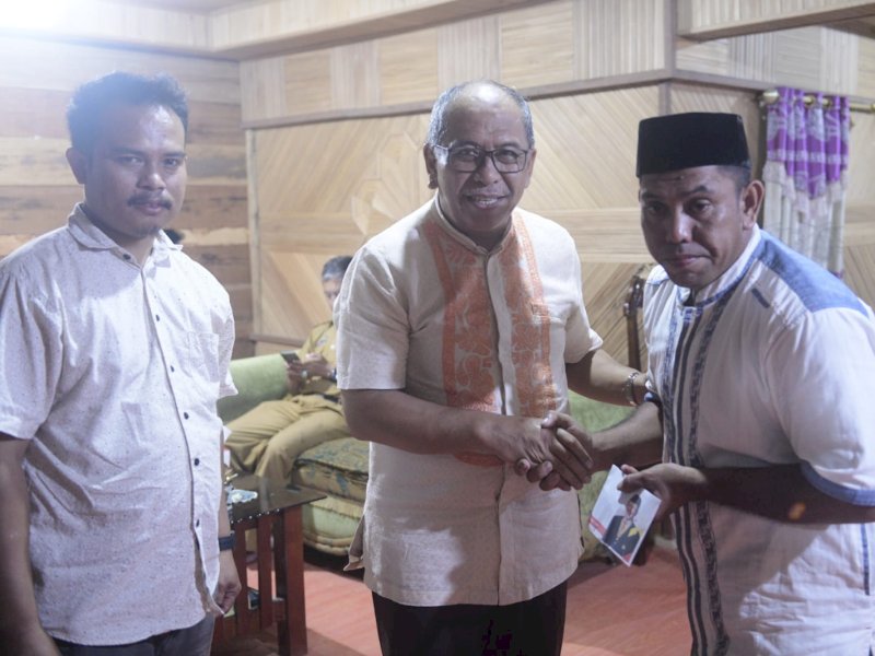 IAS memberikan santunan kepada korban kebakaran di Desa Lawwa.