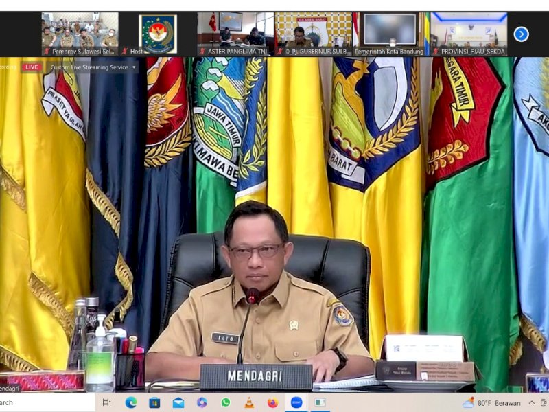 Menteri Dalam Negeri Tito Karnavian memimpin rakor bersama kepala daerah.