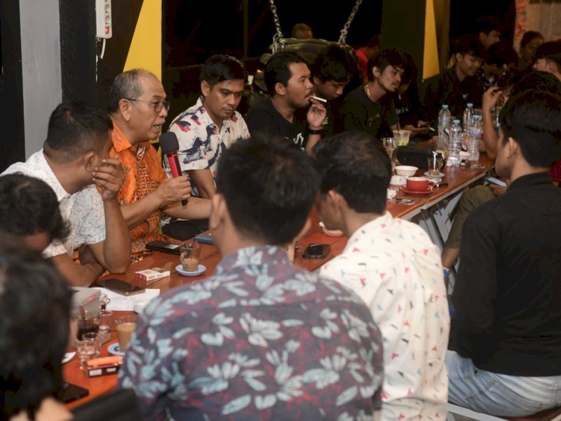 Ilham Arief Sirajuddin (IAS) bertemu para aktivis Kabupaten Wajo di Cafe Kopiteakopi, Rabu malam, 25 Januari 2023.