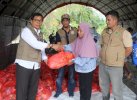 Pemda Lutra Salurkan Bantuan bagi Korban Banjir Desa Cenning Malangke Barat