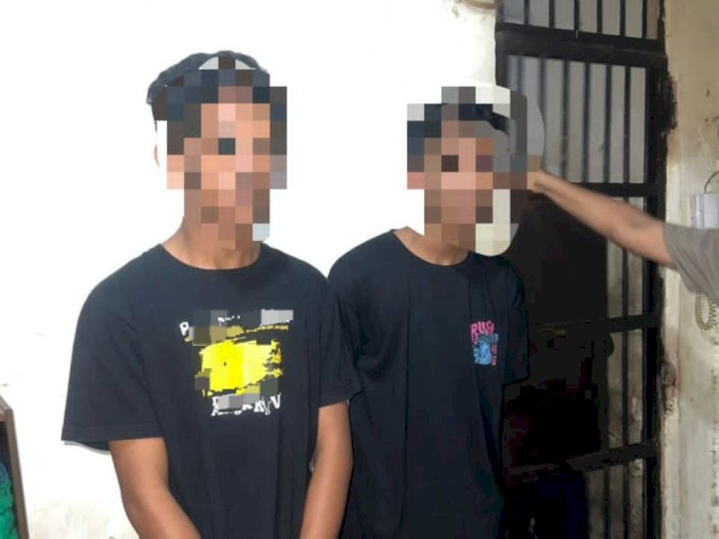 Dua tersangka kasus pengeroyokan kepala dusun diamankan Polres Bone.