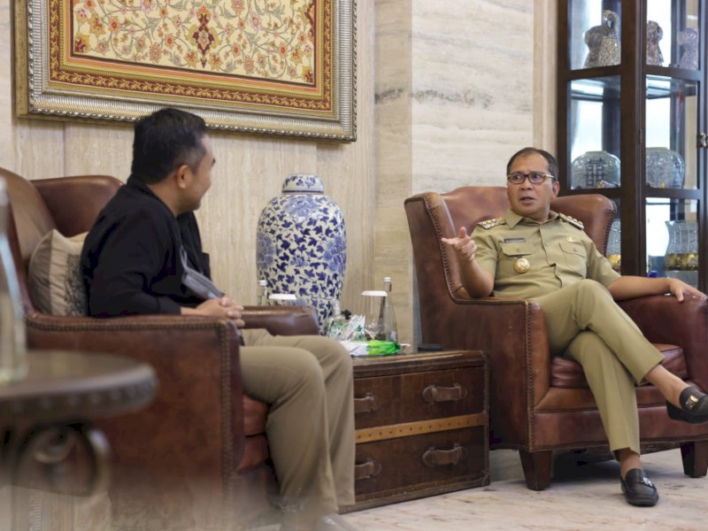 Dansatgas Densus 88 Antiteror Sulsel Kombes Pol Agung Novrianto Masloman bersilaturahmi dengan Wali Kota Makassar Moh Ramdhan Pomanto di kediaman pribadi Wali Kota Makassar, Jl Amirullah, Senin (30/01/2023).