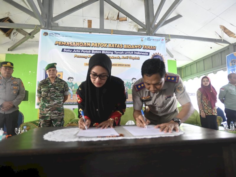 Pemasangan tanda batas tanah secara simbolis di seluruh kantor wilayah dan kabupaten/kota se-Indonesia, Jumat (03/01/2023).