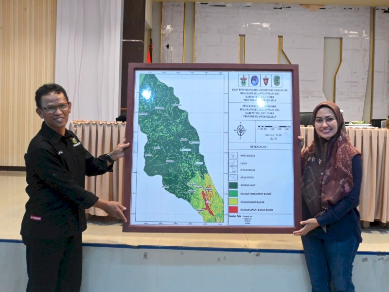 Bupati Luwu Utara Indah Putri Indriani melepas 126 mahasiswa Universitas Hasanuddin (Unhas), yang telah melaksanakan KKN selama 40 hari di sejumlah desa di Luwu Utara. Minggu (05/02/2023).