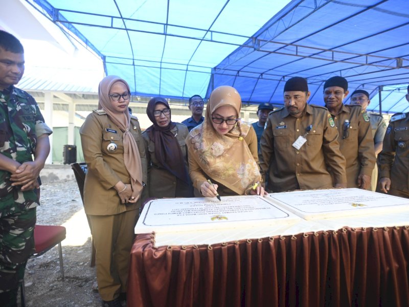 Bupati Luwu Utara Indah Putri Indriani meresmikan gedung PONED PKM Lara I dan secara simbolis juga meresmikan PONED KPM Kecamatan Malangke.