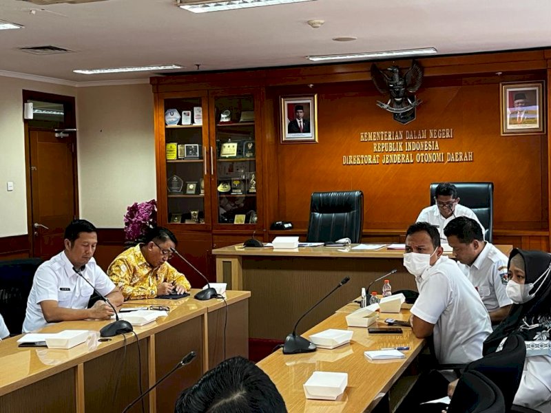 Rapat persiapan peringatan Hari OTDA XXVII, di Gedung F Kantor Kemendagri RI Jakarta Pusat, Rabu (8/02/2023).