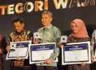 Kepala BPKPD Wajo Terima Penghargaan dari Kanwil DJP Sulselbartra