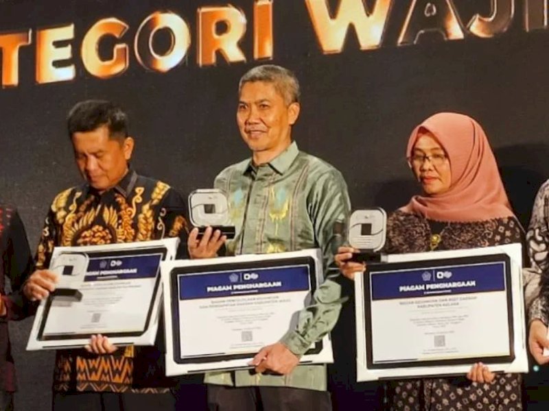 Kepala BPKPD Wajo Terima Penghargaan dari Kanwil DJP Sulselbartra