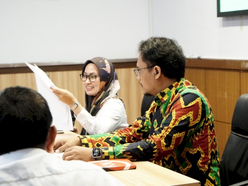 Entry meeting bersama tim pemeriksa interim BPK Sulsel, di Ruang Command Center. 