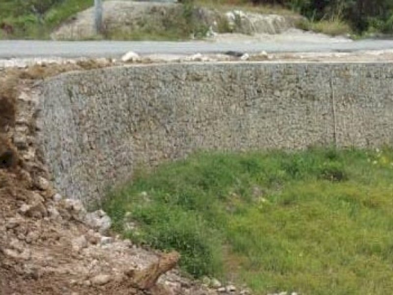 Proyek jalan Bittuang Tator yang amblas sebelum diresmikan.