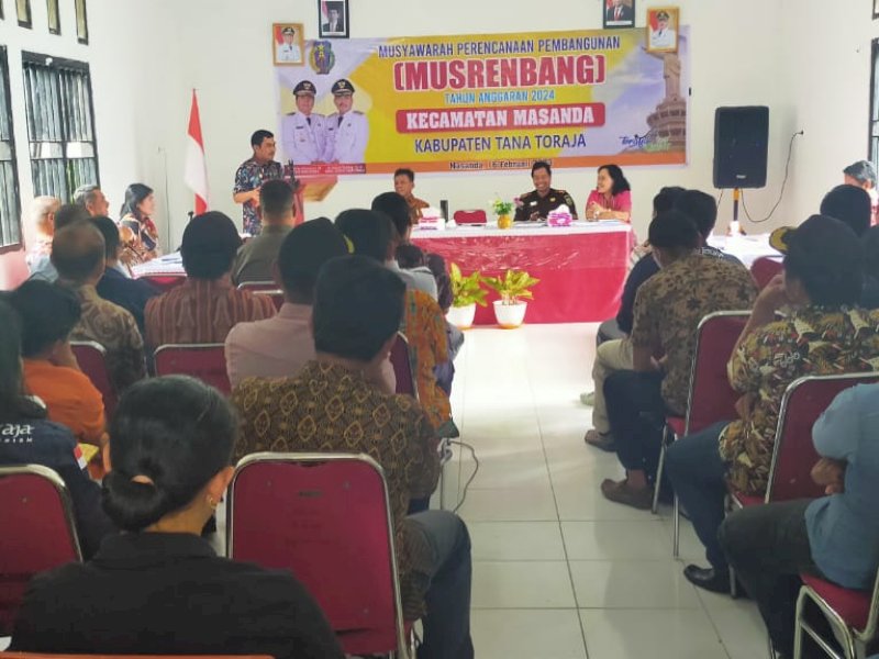 Wabup Tator Zadrak Tombeq memberi sambutan pada Musrenbang. 