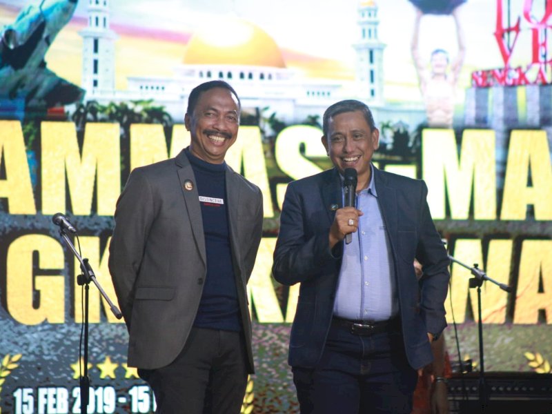 Bupati dan Wakil Bupati Wajo, Amran Mahmud dan Amran, di Kawasan Ruang Terbuka Hijau (RTH) Callaccu, Rabu (15/02/2023) malam.