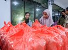 Diskominfo Makassar Salurkan Paket Makanan untuk Pengungsi Banjir Tamalate
