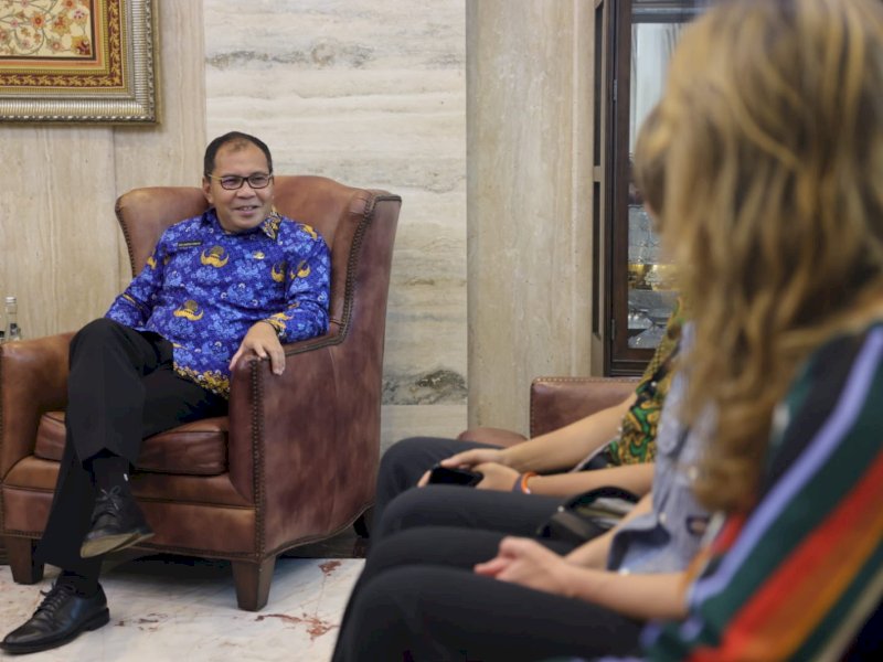 Danny Pomanto menerima Tim Save The Children Indonesia dan Save The Children Swedia di kediamannya, Jumat, (17/02/2023).