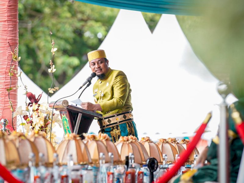 Gubernur Sulsel Sudirman Sulaiman menghadiri 679 Tahun Kabupaten Sidrap di halaman Kantor Bupati Sidrap.