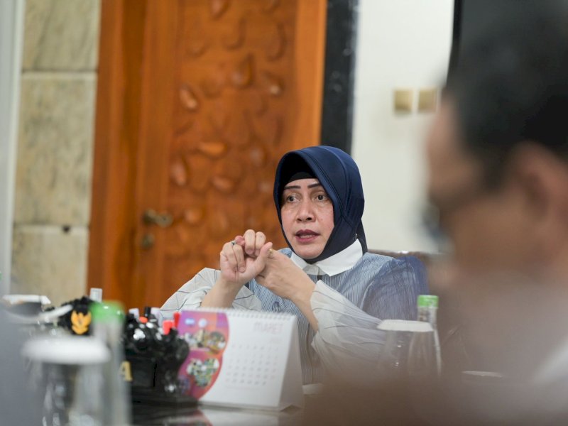 Ketua TP PKK Kota Makassar Indira Yusuf Ismail memimpin rapat salah satu rangkaian kegiatan Rakernas APEKSI.