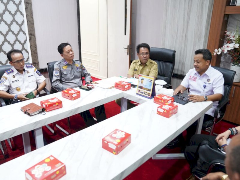 Penyerahan BAST (Berita Acara Serah Terima) pelabuhan pengumpan di sembilan titik di Sulsel di ruang kerja Sekprov Sulsel.