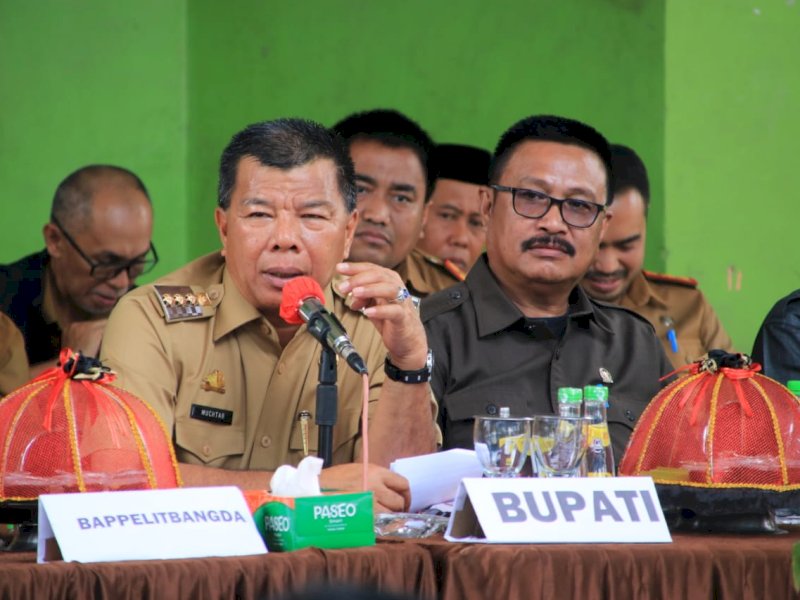 Bupati Bulukumba Andi Muchtar Ali Yusuf Musrenbang 2024 tingkat Kecamatan Ujung Loe di halaman Kantor Camat Ujung Loe.