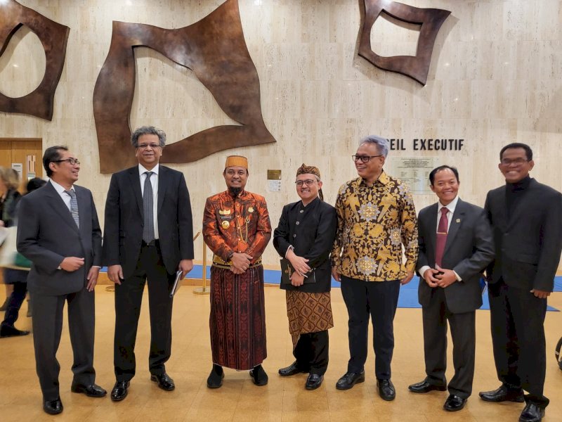 Gubernur Sulawesi Selatan Andi Sudirman Sulaiman didaulat oleh The United Nations Educational, Scientific and Cultural Organization (UNESCO).