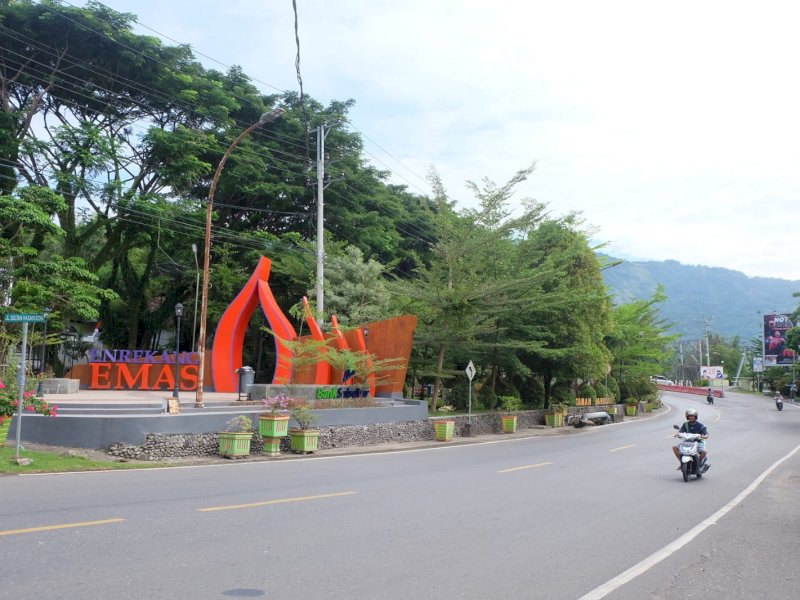 Kabupaten Enrekang berhasil meraih Adipura.