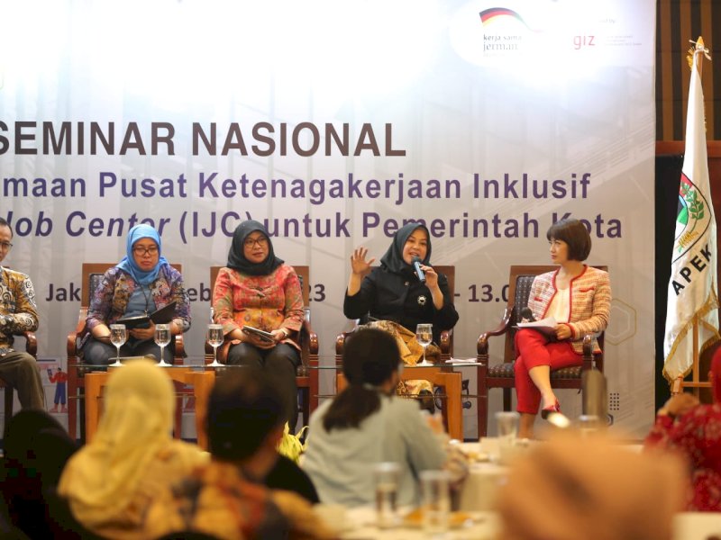 Wakil Wali Kota Makassar Fatmawati Rusdi hadir sebagai narasumber dalam Seminar Nasional Pengarusutamaan Pusat Ketenagakerjaan Inklusif atau Inclusive Job Center (IJC).