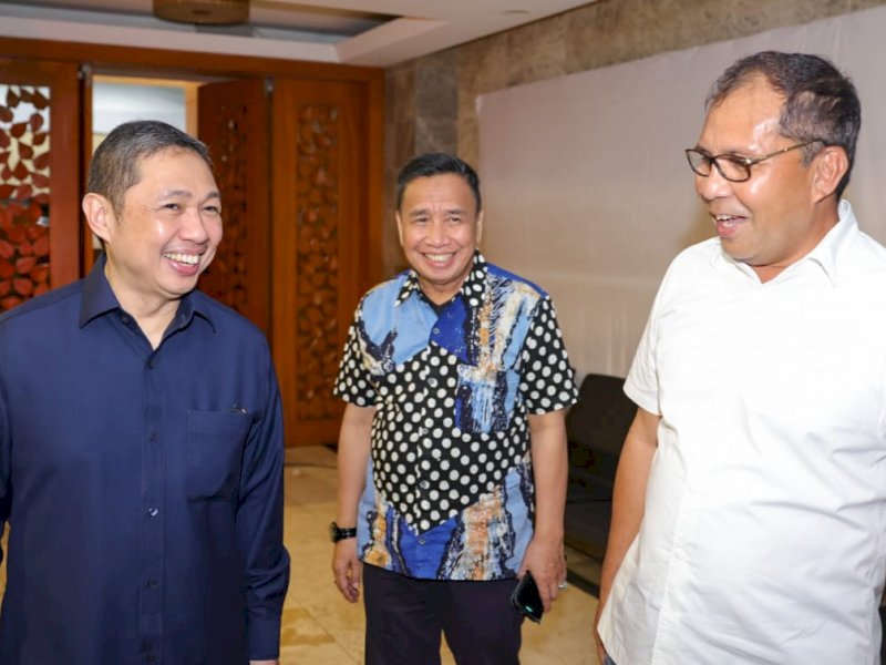 Wali Kota Makassar Moh Ramdhan Pomanto menjamu makan malam Ketua Umum (Ketum) Partai Gelora Anis Matta di kediaman pribadinya.