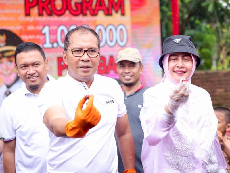 Wali Kota Makassar, Moh Ramdhan Pomanto resmi mencanangkan program Satu Juta Polybag.
