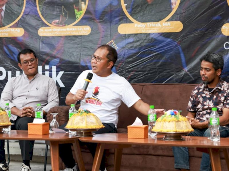 Ketua IKA UNHAS Wilayah Sulawesi Selatan yang juga Wali Kota Makassar, Moh Ramdhan Pomanto berbagi strategi menghadapi resesi ekonomi di tahun 2023 bersama KEPMI Bone.
