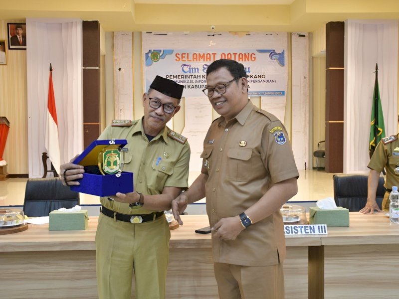 Diskominfo Enrekang melakukan kunjungan studi tiru di Kabupaten Luwu Utara, Senin (27/2/2023).