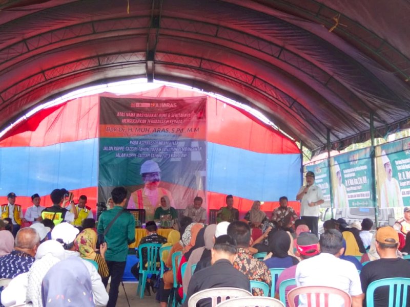 Peresmian sekaligus groundbreaking jalan nasional ruas Koppe-Taccipi di Desa Tea Musu, Kecamatan Ulaweng, Kabupaten Bone, Kamis sore (2/3/2023).