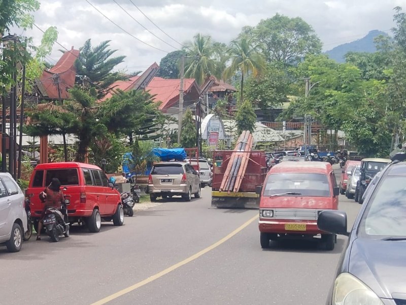 Kemacetan yang kerap terjadi di depan Hotel Puri Artha Tator.