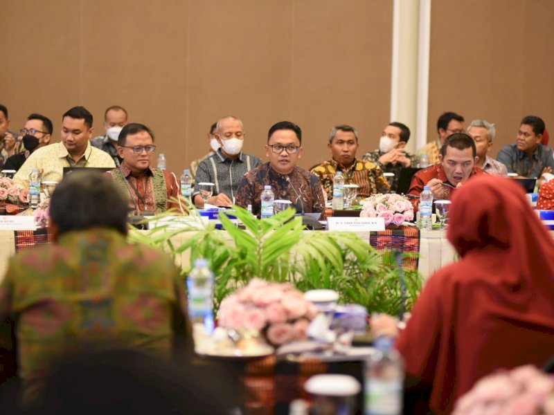 Komisi XI DPR RI dan Deputi Gubernur Bank Indonesia, Juda Agung melakukan pertemuan khusus dengan Bupati Bantaeng Ilham Azikin di Hotel Claro, Makassar.