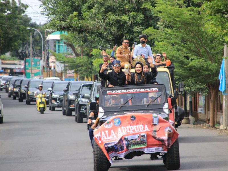 Piala Adipura diarak kota Bulukumba, Senin kemarin. 