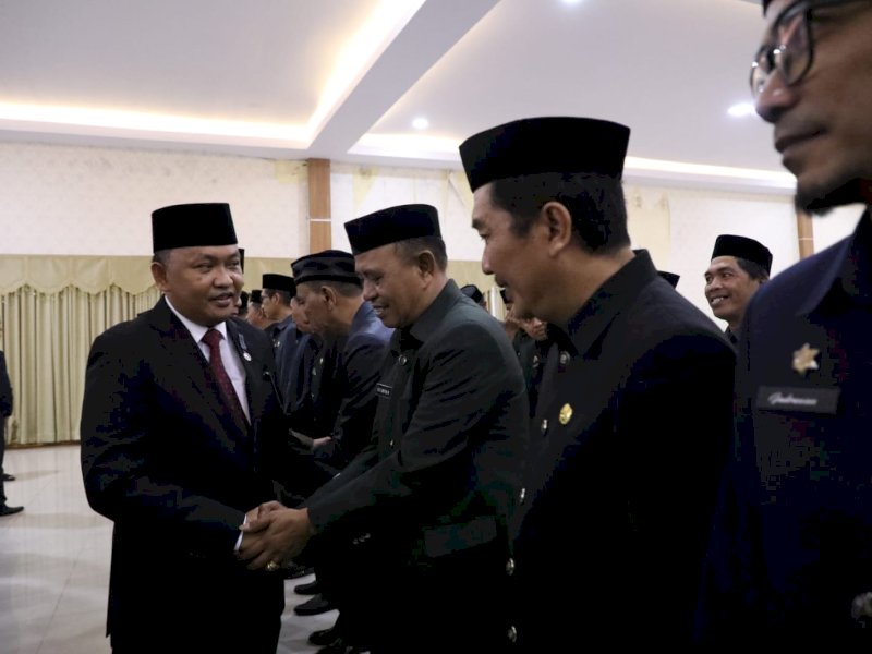 Bupati Bantaeng Ilham Azikin melantik 60 pejabat. 