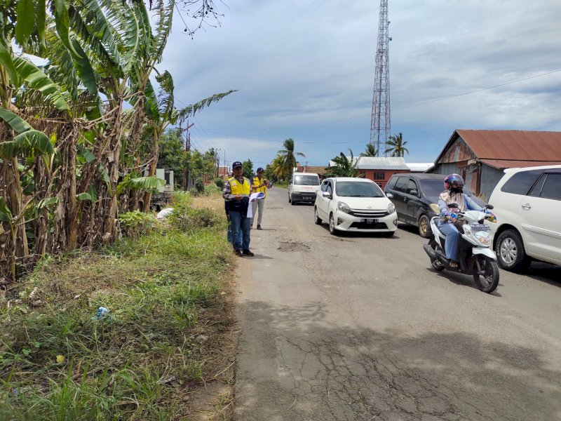 Ruas Impa impa-Anabanua merupakan penghubung antar Kabupaten Sidrap dan Kabupaten Wajo.