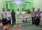 Legislator Makassar Kasrudi Bagi Al-Quran ke Sejumlah Masjid di Manggala