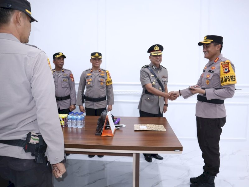 Kapolres Bulukumba AKBP Ardyansyah melantik Kabag Ops Polres Bulukumba, Rabu 15 Maret 2023.