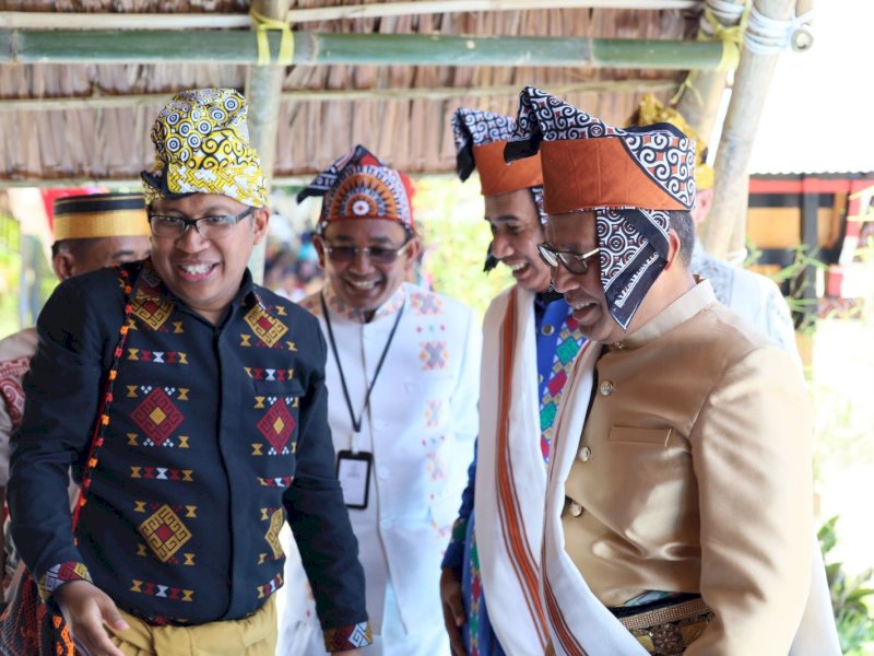 Wali Kota Makassar Moh Ramdhan Pomanto menghadiri undangan peringatan 110 Tahun Injil Masuk Toraja (IMT) di Tongkonan Sangulele, Toraja Utara, Rabu, (15/03/2023).