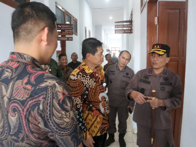Kepala Kejaksaan Tinggi Sulawesi Selatan Leonard Eben Ezer Simanjuntak berkunjung ke Kejari Tator.